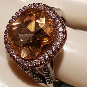 Costume jewelry ring, size 9. New.